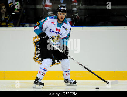 Hockey su ghiaccio - Elite Ice Hockey League - 2012 play off - Semifinale - Belfast Giants contro Cardiff Devils - Capital FM Arena. Ryan Crane, Belfast Giants Foto Stock