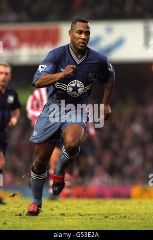 Calcio - fa Carling Premiership - Southampton v Newcastle United - The Dell. Les Ferdinand, Newcastle United Foto Stock