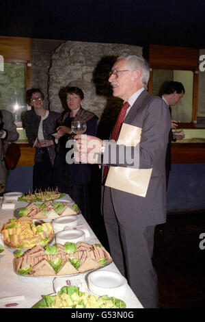 Editor Reg Evans del PA associato al suo partito di pensione. Foto Stock