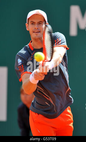 Tennis - Monte-Carlo Rolex Masters 2012 - 6° giorno - Monte-Carlo Country Club. Andy Murray, Gran Bretagna, colpisce una mano Foto Stock