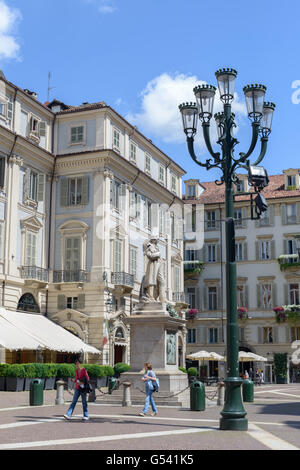 Architettura degli edifici in Via Cesare Battisti nel centro storico di Torino, Piemonte, Italia. Foto Stock