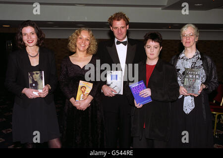S Life'), Carol Ann Duffy (vincitore di Poesia per 'mean Time') e Joan Brady che ha vinto sia il Libro dell'anno che il romanzo per 'Teoria della Guerra'. Foto Stock