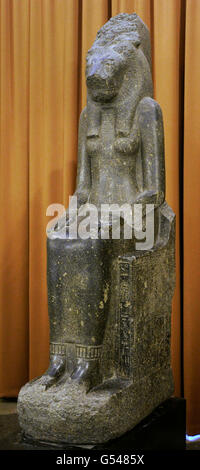 Statua della Dea Sekhmet-Mut. Xiv c. BC. Nuovo Regno, XVIII dinastia. Il granito. Lo stato Museo Hermitage. San Pietroburgo. La Russia. Foto Stock