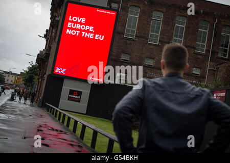 Annunci tramite Affissioni per quanto riguarda "l'UE Referendum' (referendum sull'adesione della Gran Bretagna all'Unione europea), a Glasgow, Scotlan Foto Stock