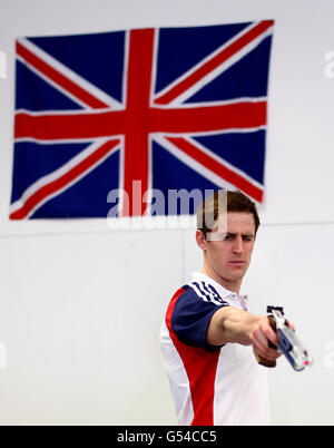 Olimpiadi - Pentathlon moderno Media Day - Università di Bath. Nick Woodbridge, atleta del Pentathlon della Gran Bretagna, durante il Media Day presso l'Università di Bath Foto Stock