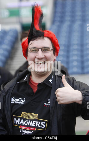 Un fan durante la partita di RaboDirect PRO12 a Murrayfield, Edimburgo. Foto Stock