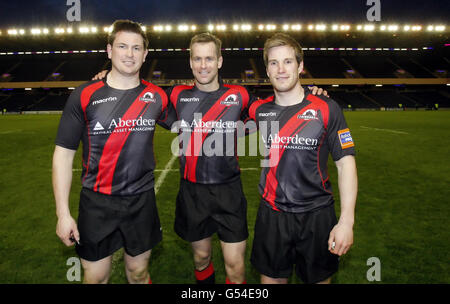 Chris Paterson (al centro) con Phil Godman (a destra) e Andrew Kelly (a sinistra) dopo il loro ultimo incontro con Edimburgo durante la partita RaoDirect PRO12 a Murrayfield, Edimburgo. Foto Stock