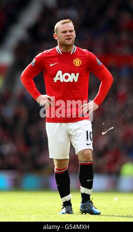 Calcio - Barclays Premier League - Manchester United / Swansea City - Old Trafford. Il Wayne Rooney del Manchester United (a sinistra) reagisce dopo essere stato prenotato per la prima volta in questa stagione Foto Stock