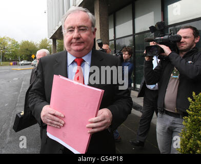 Il ministro delle comunicazioni Pat Rabbitte dopo un incontro con il consiglio di amministrazione di RTE a Dublino. Foto Stock