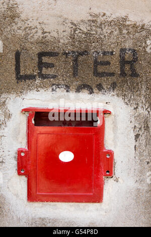 Sri Lanka Galle Provincia, Unawatuna, red letter box, con cattivo controllo ortografico di leter Foto Stock