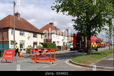 Una visione generale della scena di Allenton, Derby, dopo cinque bambini morti in un incendio di casa. Foto Stock