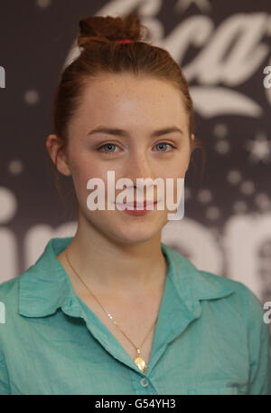 L'attrice Saoirse Ronan, patrona del Cinemagic Festival, partecipa a una fotocellula al Burlington Hotel di Dublino, prima di incontrare alcuni dei partecipanti a workshop che si svolgono durante il Coca-Cola Cinemagic International Film and Television Festival for Young People. Foto Stock