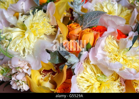 Wedding bouquet di rose, orchidee e peonie Foto Stock