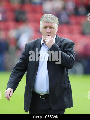 Calcio - npower Football League due - Play Off Semi finale - Prima tappa - Cheltenham Town v Torquay Regno - Abbey Business ... Foto Stock