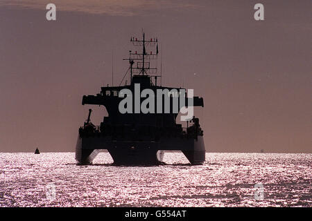 Trimarano lancio warship Foto Stock