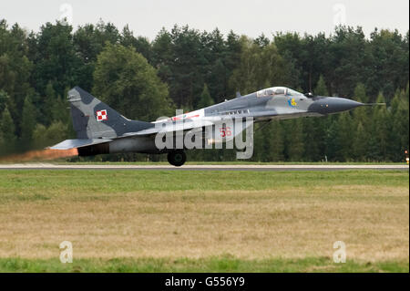 Lask, Polonia. 26 Settembre, 2015. MiG 29 di Polish Air Force ©Marcin Rozpedowski/Alamy Stock Photo Foto Stock