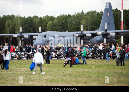Lask, Polonia. 26 Settembre, 2015. C-130 Hercules di Polish Air Force ©Marcin Rozpedowski/Alamy Stock Photo Foto Stock