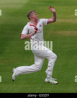 Cricket - LV= County Championship - Divisione uno - Warwickshire / Lancashire - giorno uno - Edgbaston. Il capitano Glen Chapple del Lancashire in azione di bowling contro il Warwickshire. Foto Stock