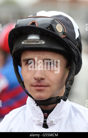 Corse ippiche - 2012 Dante Festival - Sportingbet Yorkshire Cup Day - York Racecourse. Daniel Tudhope, fantino Foto Stock