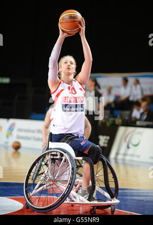 Amy Conroy della Gran Bretagna in azione durante il secondo giorno di La Coppa del mondo paralimpica BT alla Manchester Regional Arena Foto Stock