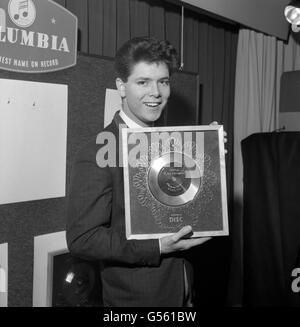 Musica - Cliff Richard disco d'argento - EMI House, Londra Foto Stock