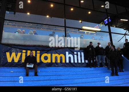 Vista generale della pista di levriero dello Stadio di Wimbledon con William Hill segnaletica Foto Stock