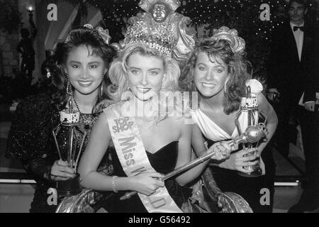 Miss Iceland Linda Petursdottir, 18, Miss World 1988 affiancato dal primo classificato, Miss Corea, Yeon-He Choi, 22, e secondo classificato Miss UK, Kirsty Roper, 17, dopo il concorso alla Royal Albert Hall. Foto Stock