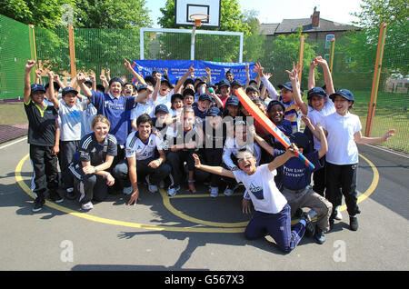 Cricket - Quattro Inghilterra Capitani Coach kids - MUGA Foto Stock