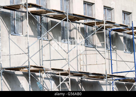 Ponteggio su un edificio utilizzato per il restauro e la costruzione Foto Stock