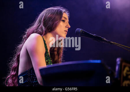 Detroit, Michigan, Stati Uniti d'America. 16 Giugno, 2016. BIRDY eseguendo sul suo 'bello sta' tour a Saint Andrews Hall di Detroit, MI il 16 giugno 2016 © Marc Nader/ZUMA filo/Alamy Live News Foto Stock