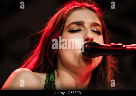 Detroit, Michigan, Stati Uniti d'America. 16 Giugno, 2016. BIRDY eseguendo sul suo 'bello sta' tour a Saint Andrews Hall di Detroit, MI il 16 giugno 2016 © Marc Nader/ZUMA filo/Alamy Live News Foto Stock