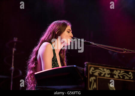 Detroit, Michigan, Stati Uniti d'America. 16 Giugno, 2016. BIRDY eseguendo sul suo 'bello sta' tour a Saint Andrews Hall di Detroit, MI il 16 giugno 2016 © Marc Nader/ZUMA filo/Alamy Live News Foto Stock