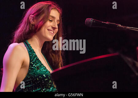 Detroit, Michigan, Stati Uniti d'America. 16 Giugno, 2016. BIRDY eseguendo sul suo 'bello sta' tour a Saint Andrews Hall di Detroit, MI il 16 giugno 2016 © Marc Nader/ZUMA filo/Alamy Live News Foto Stock