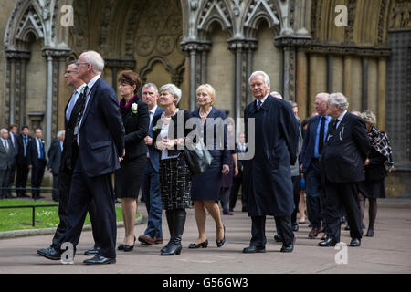 Londra, Regno Unito. Xx Giugno, 2016. Lord Owen arriva a St Margarets chiesa in Westminster, insieme con altri parlamentari e membri della Camera dei Lords, per un servizio speciale in memoria di Jo Cox. Jo Cox è stato ucciso nella sua circoscrizione elettorale di Batley e Spen il 16 giugno. Credito: Mark Kerrison/Alamy Live News Foto Stock