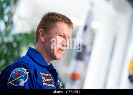 Colonia, Germania. Il 21 giugno, 2016. British l'astronauta dell'ESA Timothy Peake parla a Colonia, Germania, 21 giugno 2016. Il 18 giugno 2016 il primo Brit presso la ISS è tornato a terra dopo una metà di un anno presso la Stazione Spaziale Internazionale (ISS). Foto: ROLF VENNENBERND/dpa/Alamy Live News Foto Stock