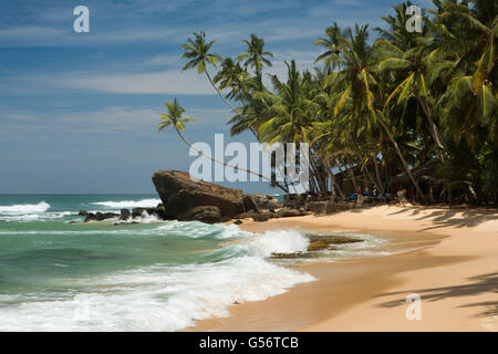 Sri Lanka Galle Provincia, Unawatuna, Thalpe, Wijaya, spiaggia tropicale idilliaco Foto Stock