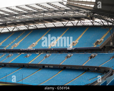 Posti a sedere all'interno Etihad Stadium Manchester City Football Club Regno Unito Foto Stock