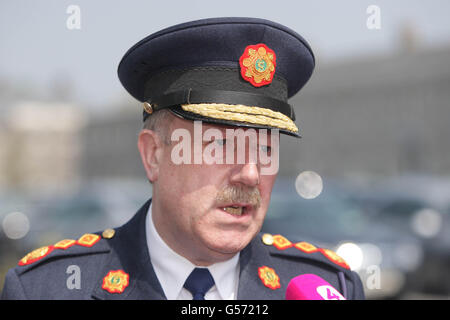 Il Commissario del Garda Martin Callinan al lancio del sistema di allarme The Child Rescue Ireland (CRI) presso la sede centrale del garda a Dublino. Foto Stock