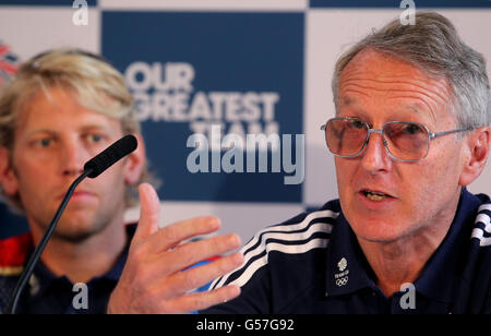 David Tanner (GB Performance Director) durante un annuncio del team all'Harte and Gatter Hotel di Windsor. Foto Stock