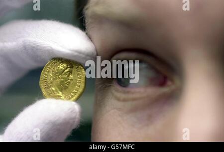 Le monete d'oro trovato Foto Stock