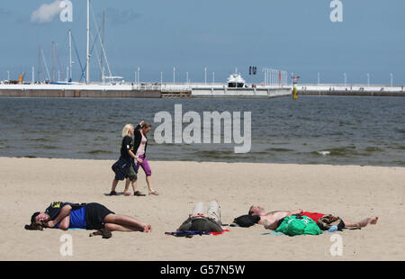 Calcio - UEFA euro 2012 - Gruppo C - Repubblica d'Irlanda / Italia - Repubblica d'Irlanda tifosi - Sopot. Tifosi della Repubblica d'Irlanda sulla spiaggia a Sopot, Polonia. Foto Stock