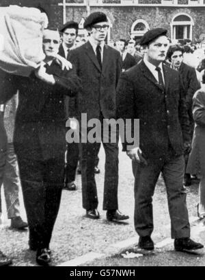 Gerry Adams IRA funerale 1973 Foto Stock