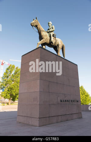 HELSINKI, Finlandia - 14 giugno 2016: la statua equestre del maresciallo Mannerheim. Carl Gustaf Emil Mannerheim (1867-1951) era Foto Stock