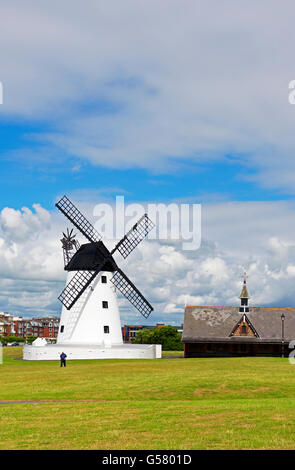 Il mulino a vento di Lytham, Lytham St Annes, Lancashire, Inghilterra, Regno Unito Foto Stock