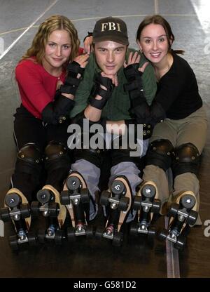 Membri del nuovo cast di Starlight Express durante le prove al teatro Sadlers Wells di Londra in vista del 7000o spettacolo all'Apollo Victoria Theatre di Londra. * l'immagine mostra da sinistra a destra; Helen Latham che interpreta Dinah, Mark McGee che interpreta Rusty e Jo Gibb che interpreta Pearl. Foto Stock