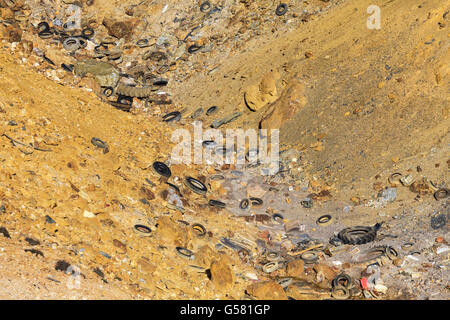 I pneumatici in disuso a Parys montagna sull'Isola di Anglesey Foto Stock