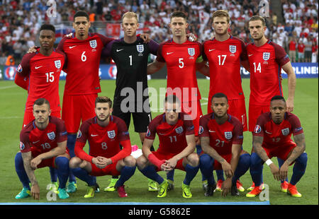 In inghilterra il Gruppo. (Top L - R) Inghilterra del Daniel Sturridge, Chris Smalling, Joe Hart, Gary Cahill, Eric Dier e Giordania Henderson. (Fondo L - R) Jack Wilshere, Adam Lallana, Jamie Vardy, Ryan Bertrand e Nathaniel Clyne durante UEFA EURO 2016, gruppo B corrispondono allo Stade Geoffroy Guichard, Saint-Etienne. Foto Stock