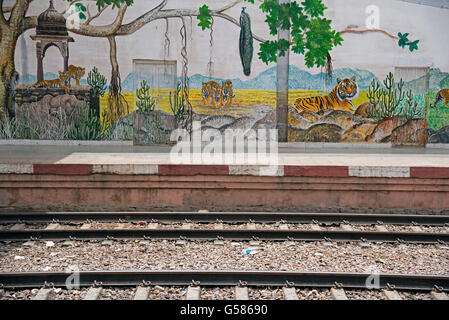 L'immagine della pittura è stata presa al Sawai Madhopur stazione ferroviaria, India Foto Stock