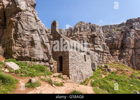 Il piccolo st govan's Chapel, South Pembrokeshire wales uk Foto Stock