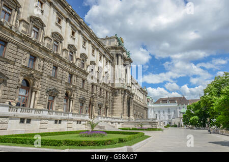 Bellissima vista del famoso Naturhistorisches Museum (Museo di Storia Naturale), Vienna, Austria, Europa Foto Stock